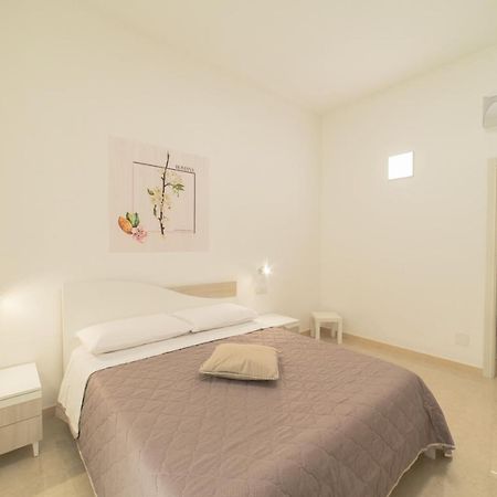 B&B Mandorlo Bianco 阿沃拉 外观 照片
