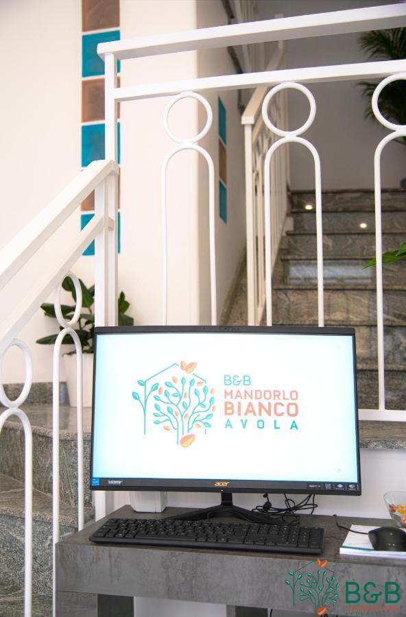 B&B Mandorlo Bianco 阿沃拉 外观 照片